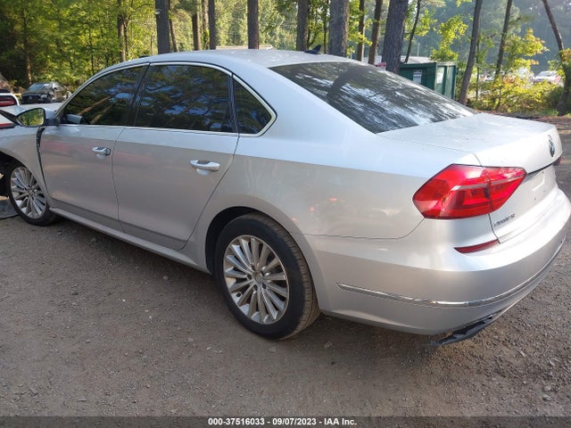 1VWBT7A39GC029925 Volkswagen Passat 1.8t Se