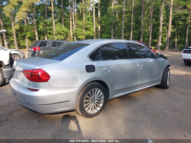 1VWBT7A39GC029925 Volkswagen Passat 1.8t Se