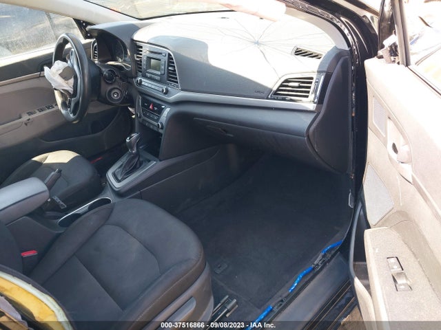 Hyundai ELANTRA SE 2018 5NPD74LF1JH265440 Image 11