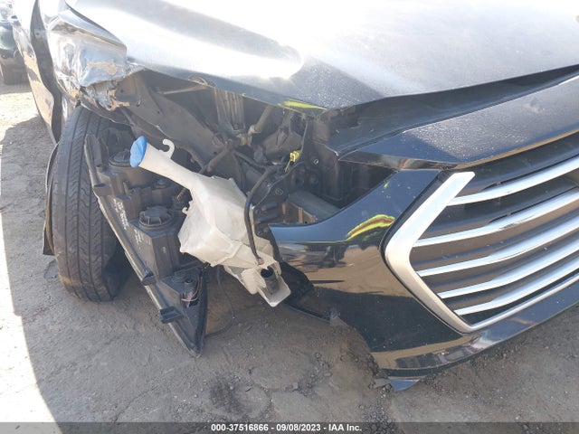 Hyundai ELANTRA SE 2018 5NPD74LF1JH265440 Image 12
