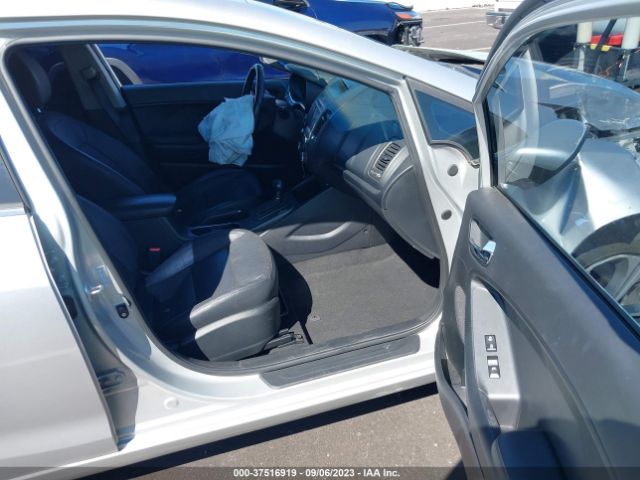 KNAFZ4A84E5111086 KIA FORTE EX