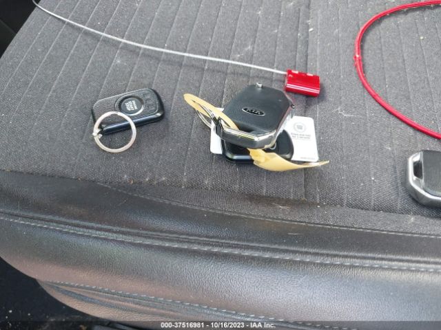 KNDEUCAA5M7078273 KIA SELTOS S