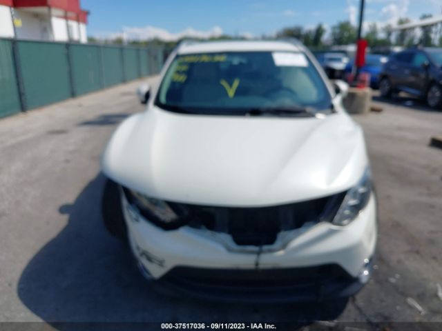 JN1BJ1CR9JW285918 Nissan Rogue Sport Sl