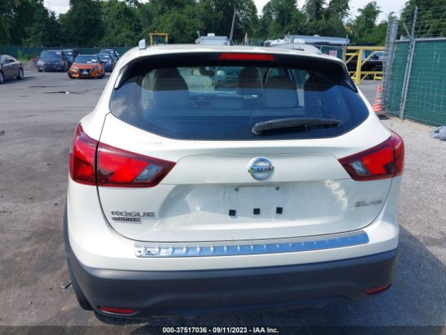 JN1BJ1CR9JW285918 Nissan Rogue Sport Sl