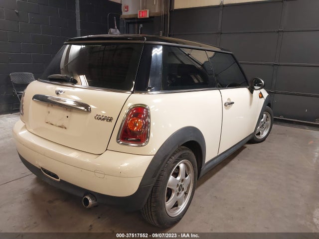 2009 MINI COOPER HARDTOP WMWMF33539TW72135 Photo 3