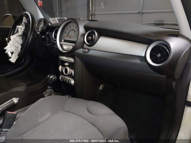 2009 MINI COOPER HARDTOP WMWMF33539TW72135 Photo 4