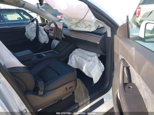 Tesla Model Y Long Range 2022 7SAYGAEE5NF308592 Image 5