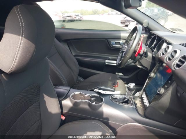 1FATP8EM3F5333135 Ford Mustang V6