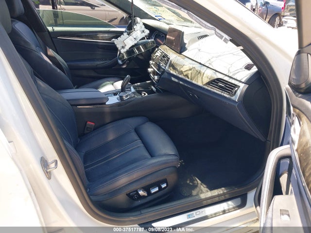 2018 BMW 5 SERIES 530E IPERFORMANCE VIN: WBAJA9C55JB250589