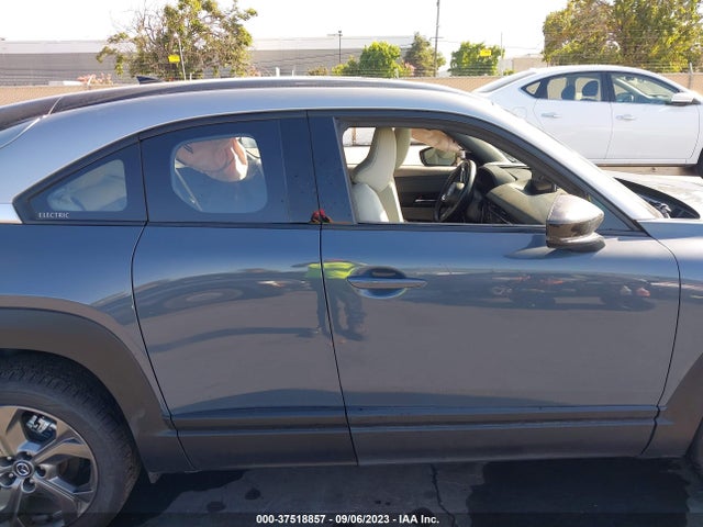 2022 Mazda MX-30, VIN: JM1DRADBXN0100350