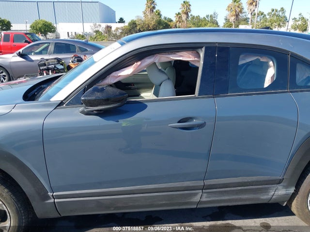 2022 Mazda MX-30, VIN: JM1DRADBXN0100350