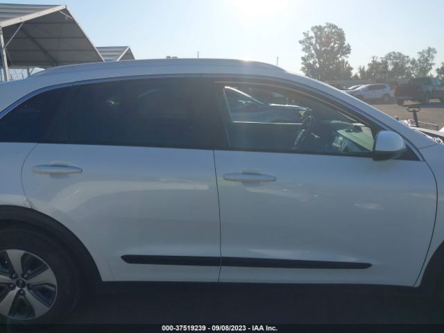 KNDCB3LC4M5480647 KIA NIRO LX