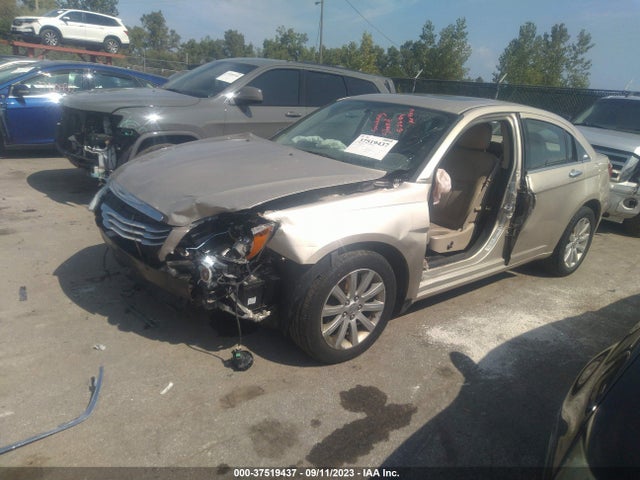 Chrysler 200 Limited 2014 1C3CCBCG1EN179513 Image 2