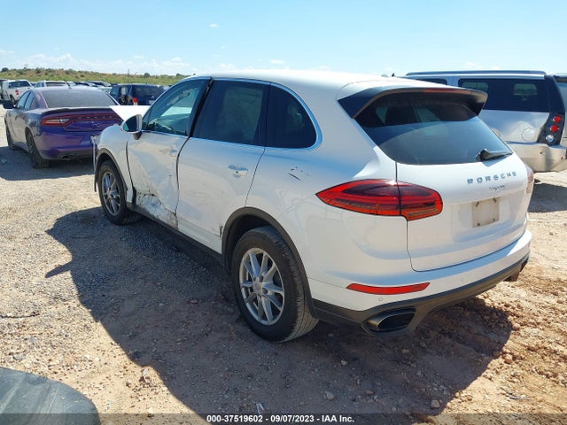 2017 PORSCHE CAYENNE WP1AA2A20HKA92058 Photo 2