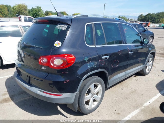 2010 VOLKSWAGEN TIGUAN WOLFSBURG VIN: WVGAV7AX7AW515923
