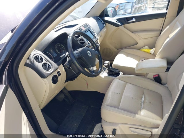 2010 VOLKSWAGEN TIGUAN WOLFSBURG VIN: WVGAV7AX7AW515923