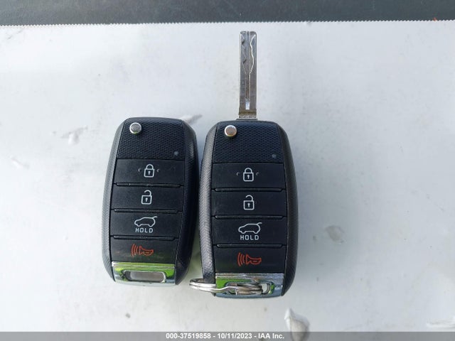 2016 KIA SEDONA LX VIN: KNDMB5C11G6142622