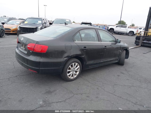 3VWD17AJ8EM332655 Volkswagen Jetta Sedan Se W/connectivity