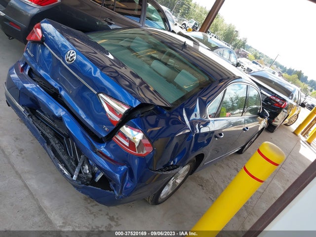 1VWAT7A39GC060541 Volkswagen Passat 1.8t S