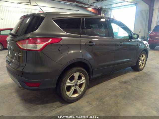 1FMCU9GXXFUC23975 Ford ESCAPE SE