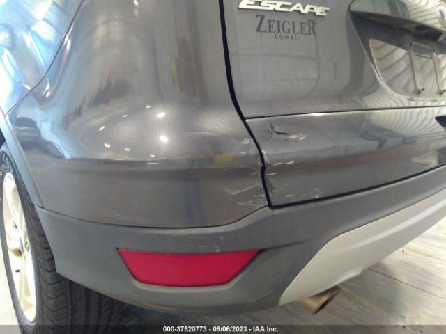 1FMCU9GXXFUC23975 Ford ESCAPE SE
