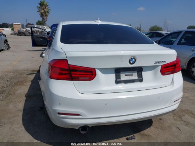 WBA8E1G57HNU14495 BMW 3 Series 320i