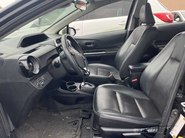 Toyota Prius C One/two/three/four 2018 JTDKDTB32J1606675 Image 14