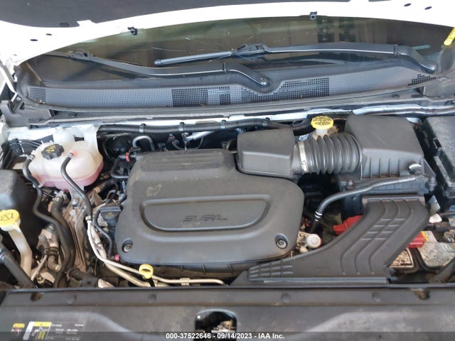 2C4RC1CG6NR102784 Chrysler Voyager Lx