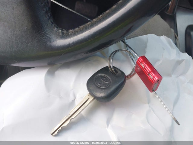 2005 TOYOTA MATRIX STD/XR VIN: 2T1LR30E95C448699