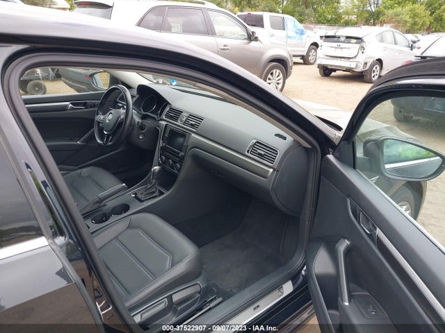 1VWDT7A33HC022785 Volkswagen Passat R-line W/comfort Pkg