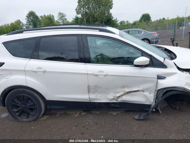 1FMCU9HD0JUB30718 Ford ESCAPE SEL