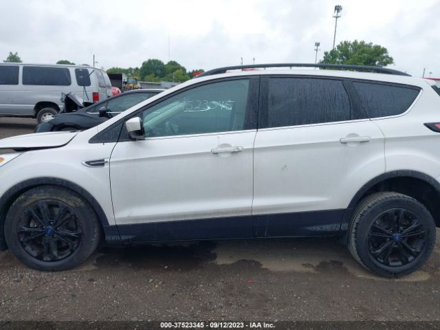1FMCU9HD0JUB30718 Ford ESCAPE SEL