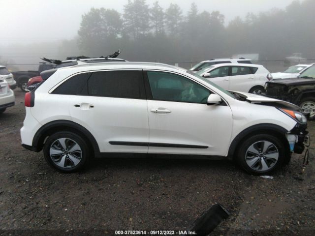 KNDCC3LC5H5047857 KIA NIRO EX