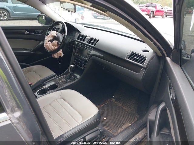 1VWBT7A38FC022995 Volkswagen Passat 1.8t Sport