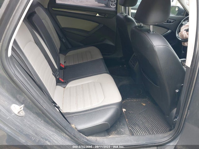 1VWBT7A38FC022995 Volkswagen Passat 1.8t Sport