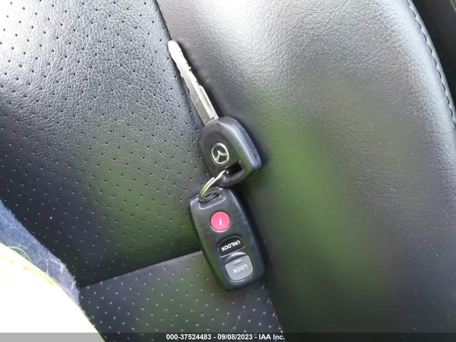 2005 MAZDA MAZDA3 S VIN: JM1BK323751218756