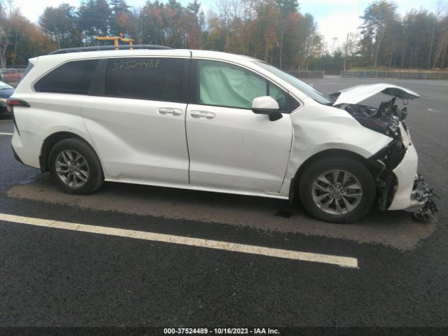 5TDYSKFC6NS051811 Toyota SIENNA XLE
