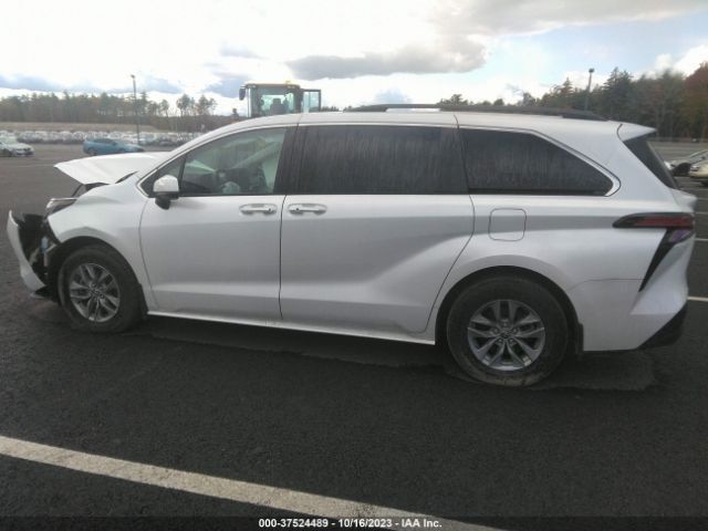 5TDYSKFC6NS051811 Toyota SIENNA XLE