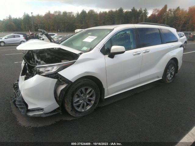 5TDYSKFC6NS051811 Toyota SIENNA XLE
