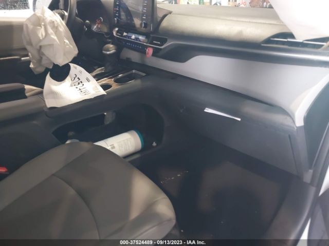 5TDYSKFC6NS051811 Toyota SIENNA XLE