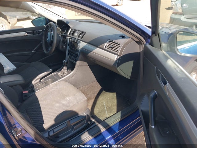 1VWAT7A31GC045841 Volkswagen Passat 1.8t S