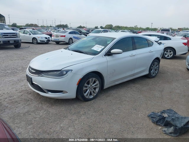 Chrysler 200 Limited 2015 1C3CCCABXFN737521 Image 2