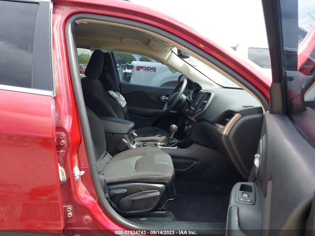 1C4PJLCB2GW377107 Jeep Cherokee Latitude