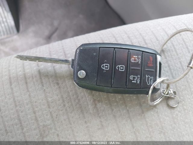 KNDMB5C11G6204424 KIA SEDONA LX