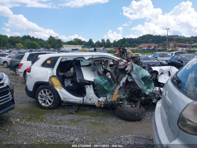 1C4PJLCB6HD233489 Jeep Cherokee Latitude