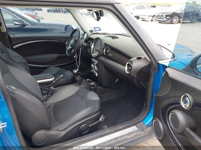 2007 MINI COOPER HARDTOP WMWMF735X7TT82060 Photo 4