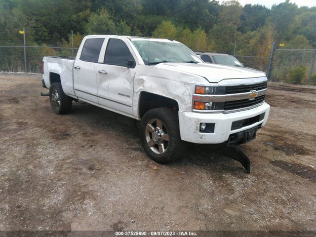 2015 1GC1KWE85FF173633 main image