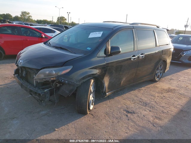 Toyota SIENNA SE 2015 5TDXK3DC2FS644023 Image 2