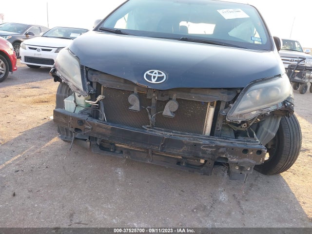 Toyota SIENNA SE 2015 5TDXK3DC2FS644023 Image 6