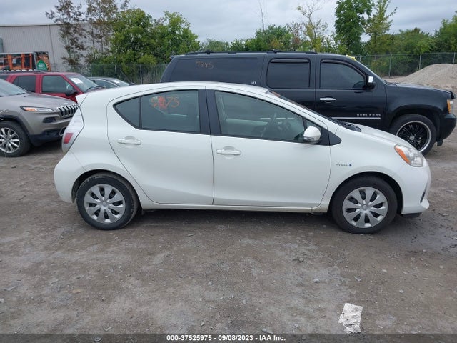 Toyota Prius C One/three/two/four 2014 JTDKDTB33E1080711 Image 13